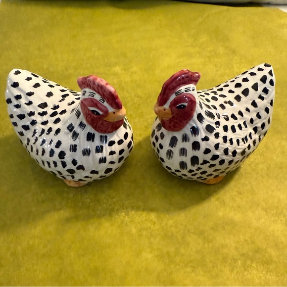 Jay ceramics Other - Vintage Speckled Hens Shaped pepper and salt shakers by Jay Ceramics.